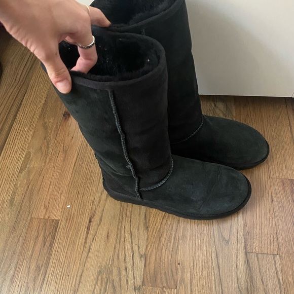 Like new Uggs - Picture 4 of 4